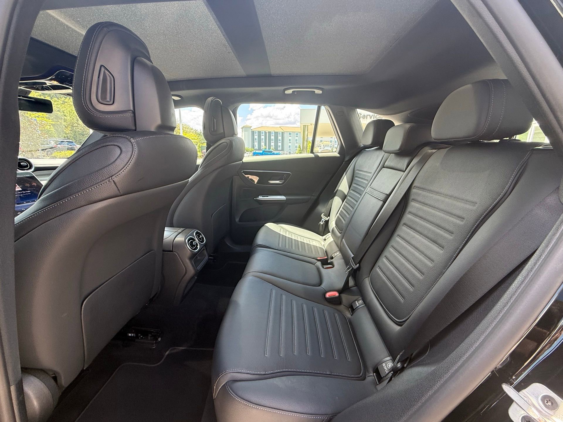Used 2025 Mercedes-Benz GLC 43 AMG 4MATIC image 26