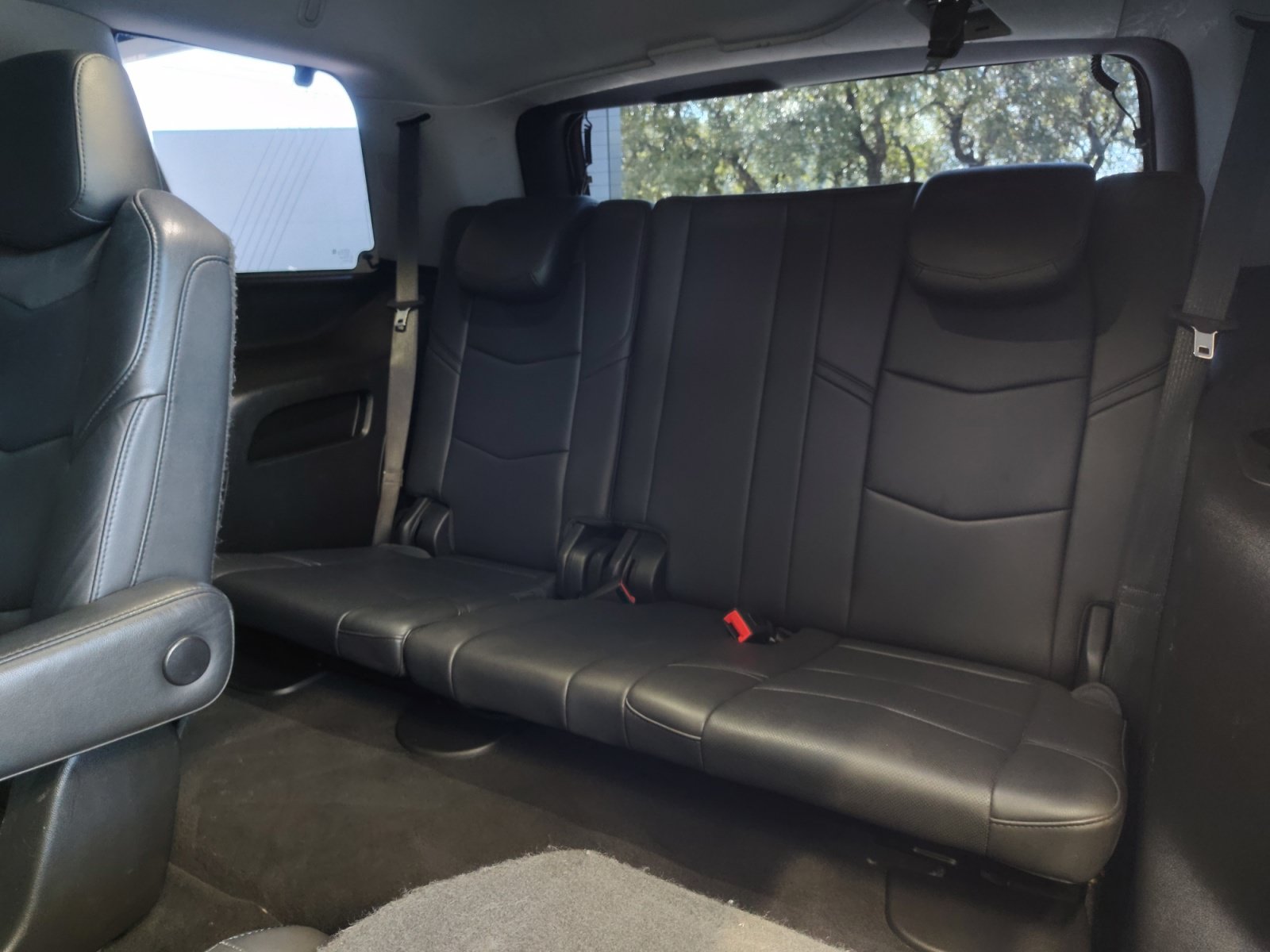 Used 2018 Cadillac Escalade Luxury w/ LPO, Radiant Package RWD image 25