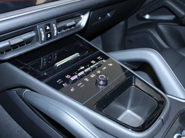 New 2025 Porsche Cayenne image 14