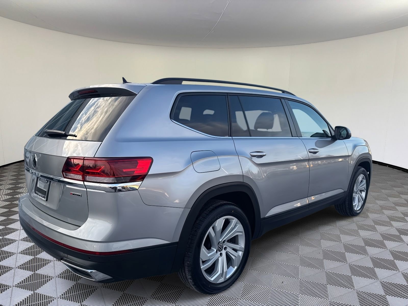 Certified 2022 Volkswagen Atlas SE image 3