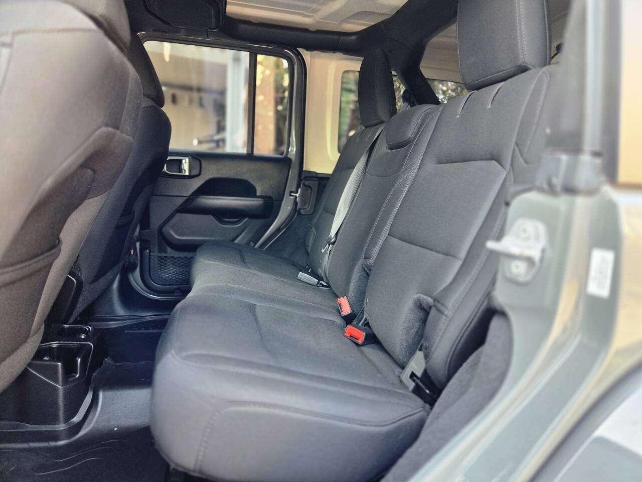 Used 2018 Jeep Wrangler Unlimited Sahara AWD/4WD image 22