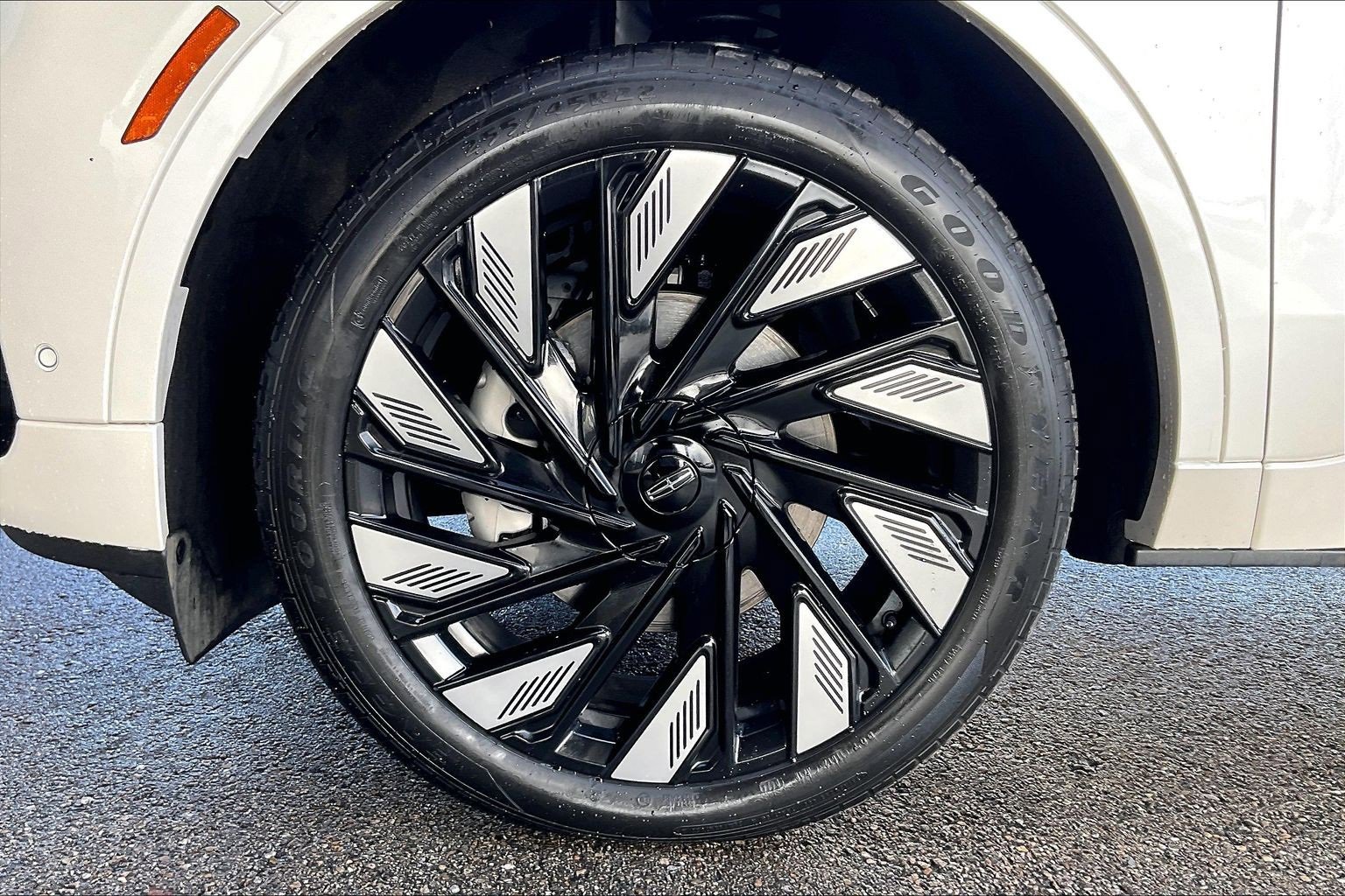 Used 2024 Lincoln Nautilus Black Label w/ Jet Appearance Package (87T) image 23