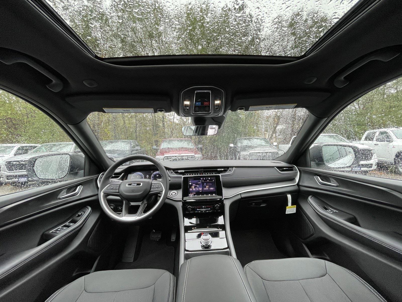 New 2025 Jeep Grand Cherokee Laredo X RWD image 30