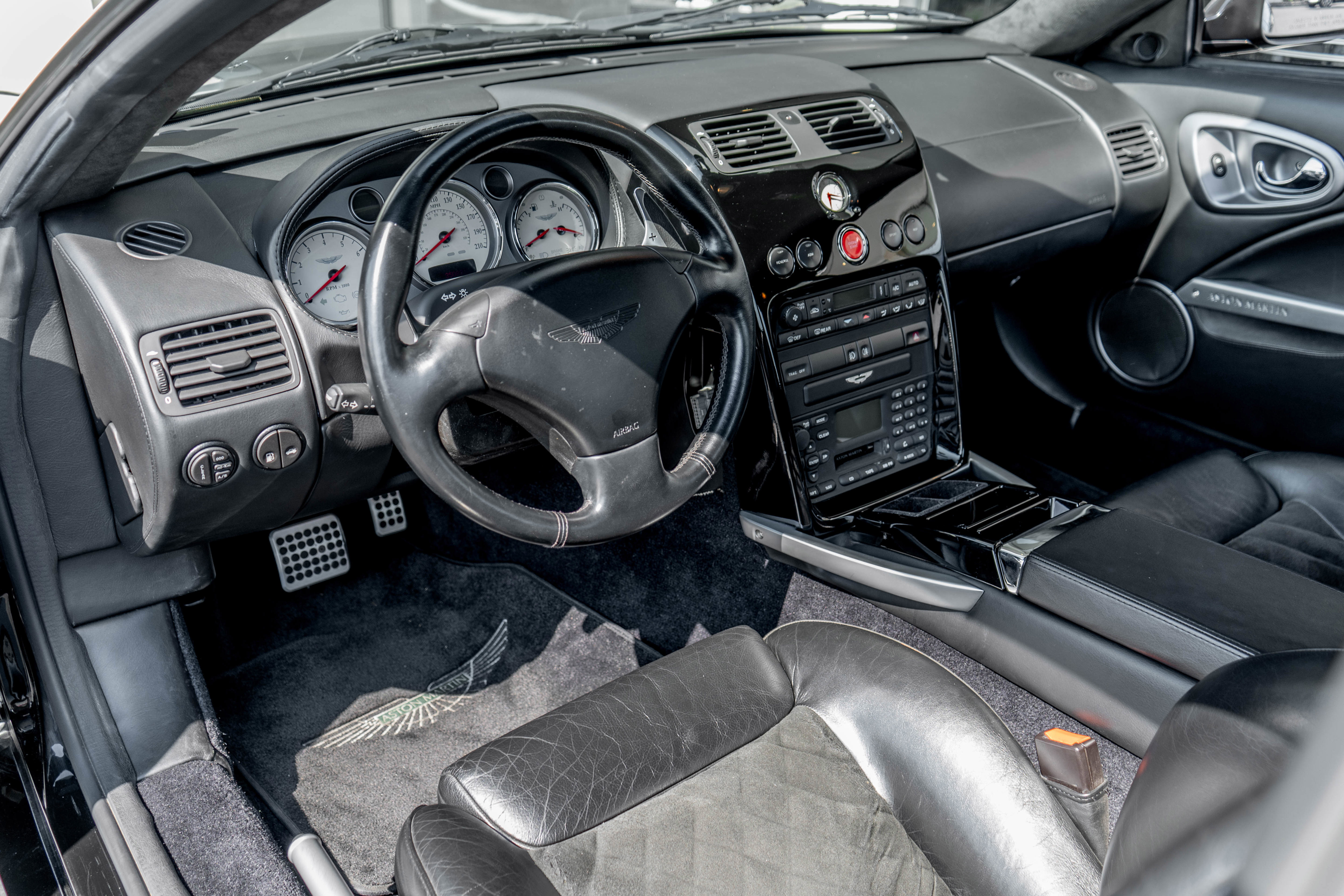 Used 2002 Aston Martin Vanquish image 3