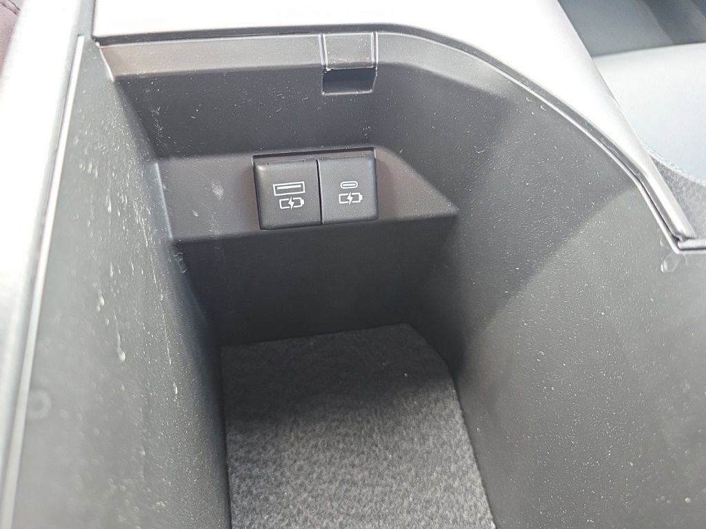 Used 2024 Toyota Camry SE image 34