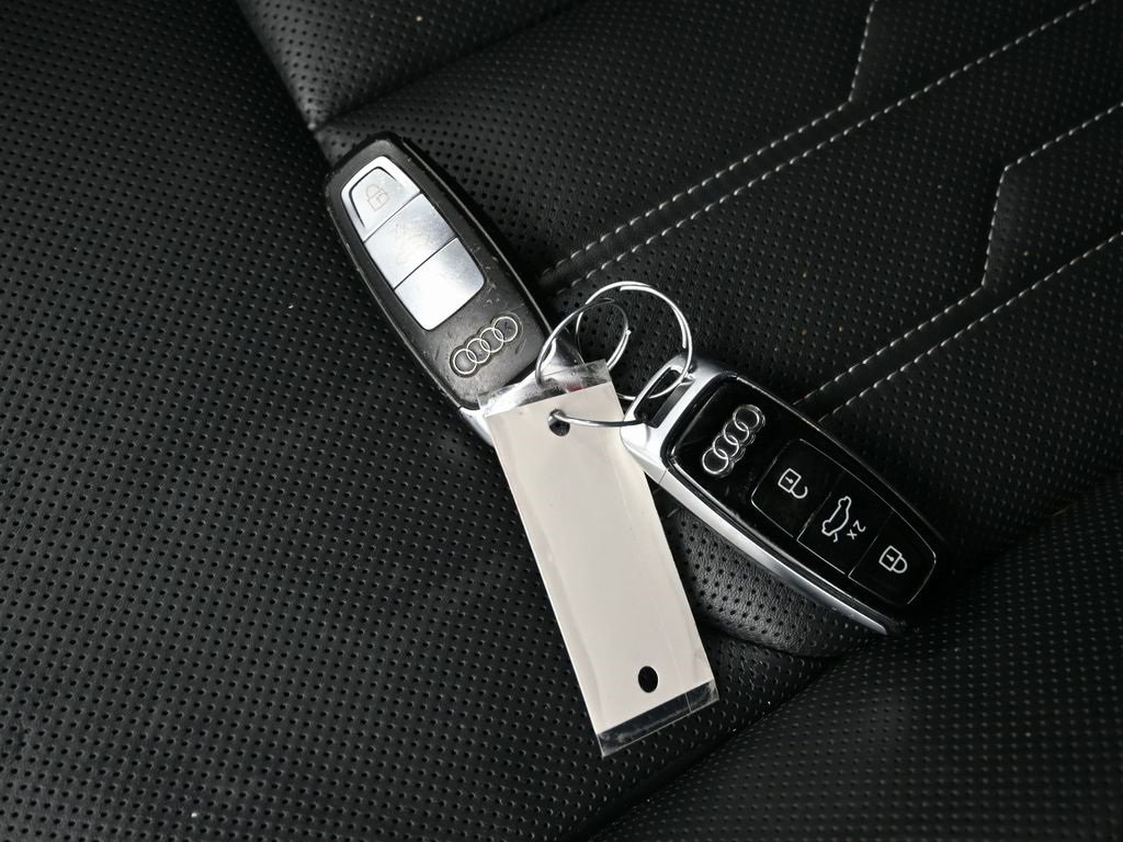 Used 2019 Audi e-tron Prestige w/ Prestige Package image 29