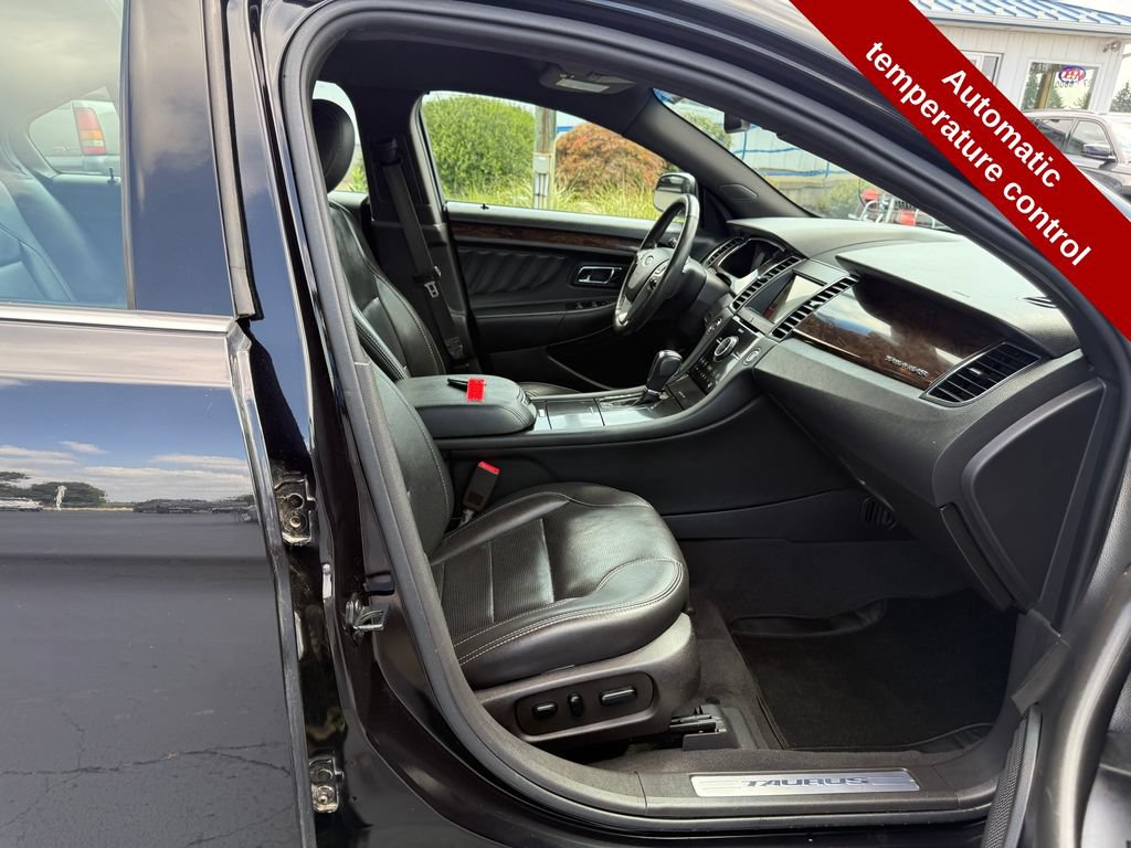 Used 2019 Ford Taurus Limited FWD image 40