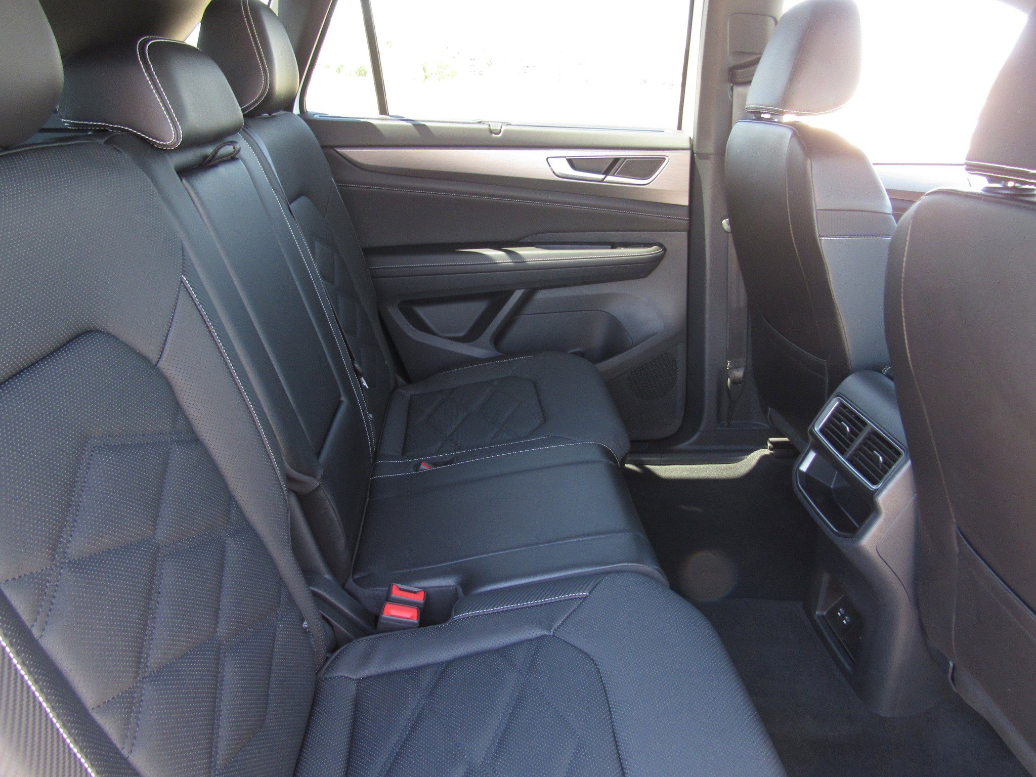 Used 2024 Volkswagen Atlas Cross Sport SE image 11