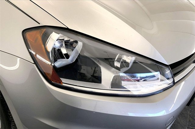 Used 2017 Volkswagen Golf 4-Door image 28
