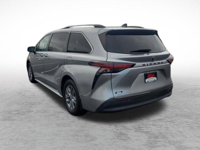 Used 2021 Toyota Sienna XLE image 6