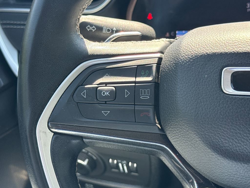 Used 2022 Jeep Grand Cherokee L Laredo w/ Luxury Tech Group I RWD image 28