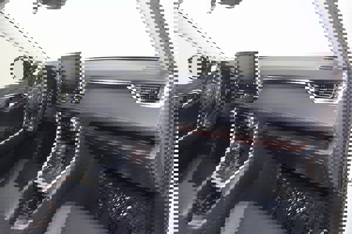 Used 2022 Toyota RAV4 Limited AWD/4WD image 36