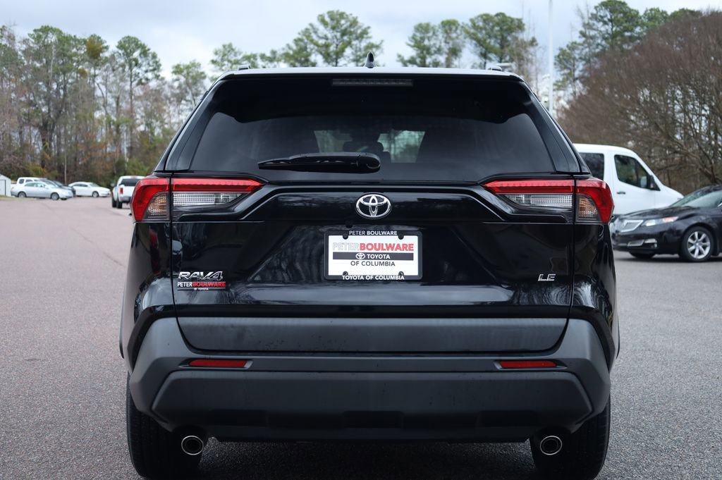Used 2021 Toyota RAV4 LE image 4