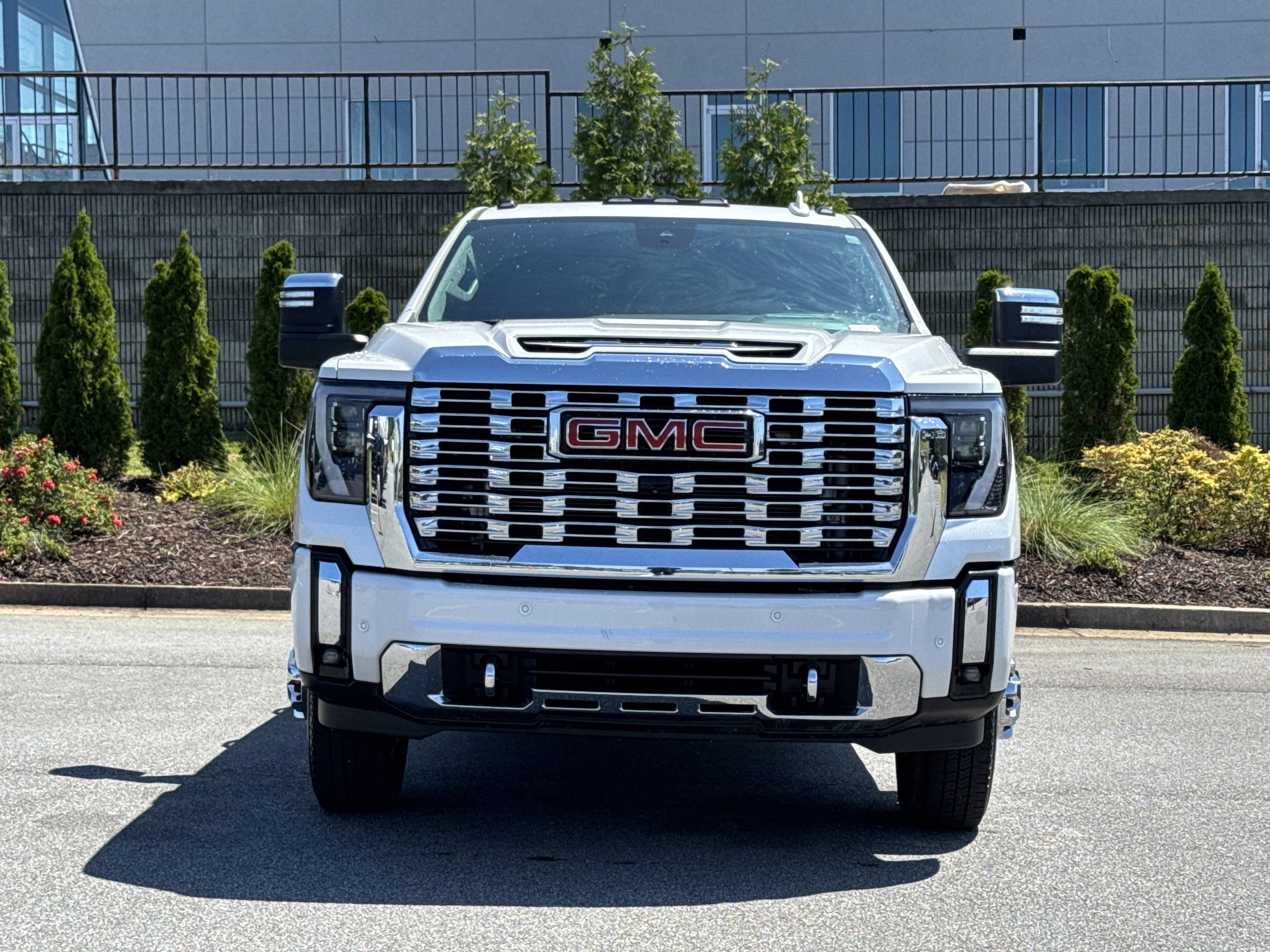 Used 2024 GMC Sierra 3500 Denali w/ Denali Reserve Package AWD/4WD image 3