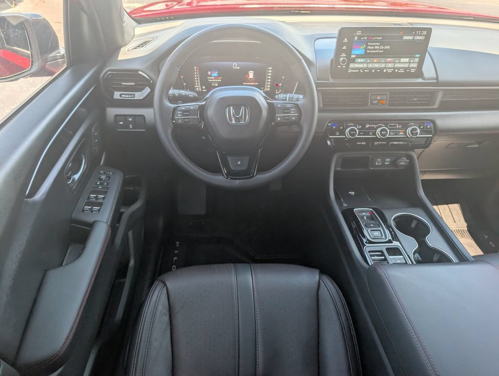 Used 2025 Honda Pilot Black Edition image 10