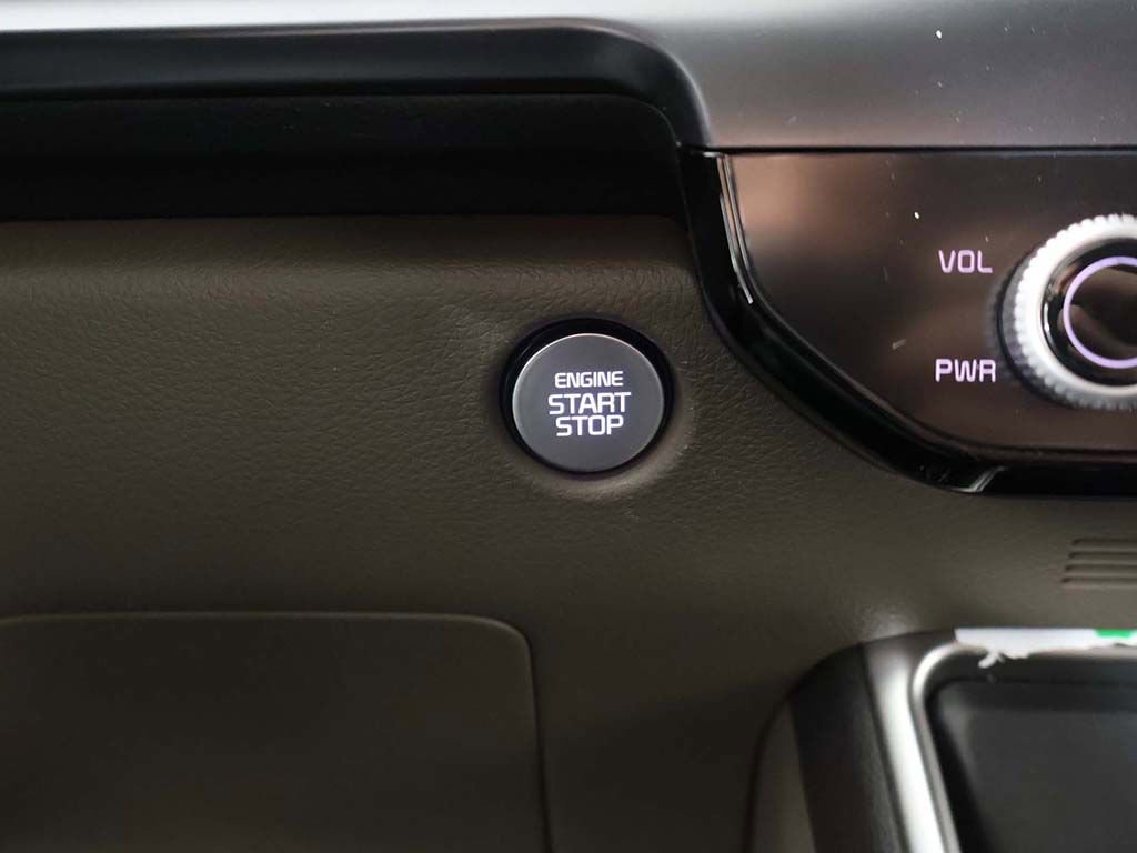 Used 2025 Kia Carnival FWD image 36