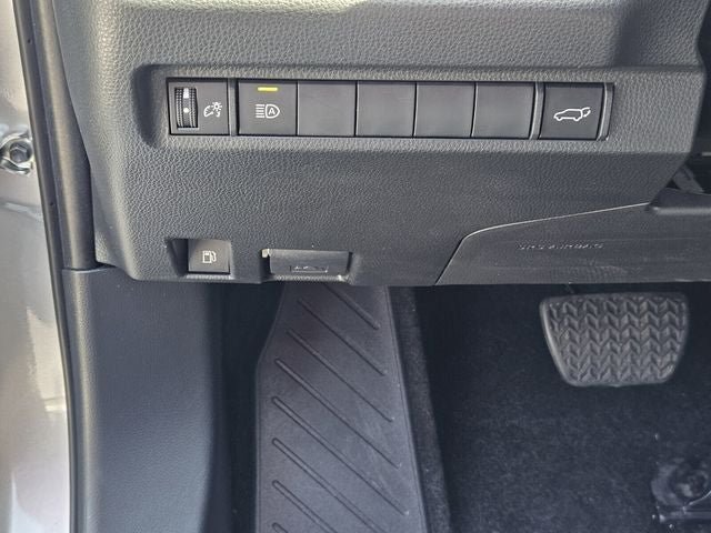 Used 2025 Toyota RAV4 XLE AWD/4WD image 19