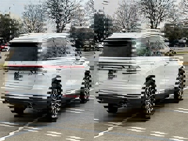 Used 2021 Lincoln Aviator Reserve w/ Elements Package Plus image 4