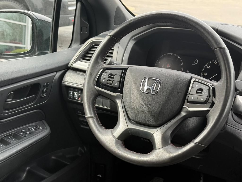 Used 2025 Honda Odyssey Sport-L image 13
