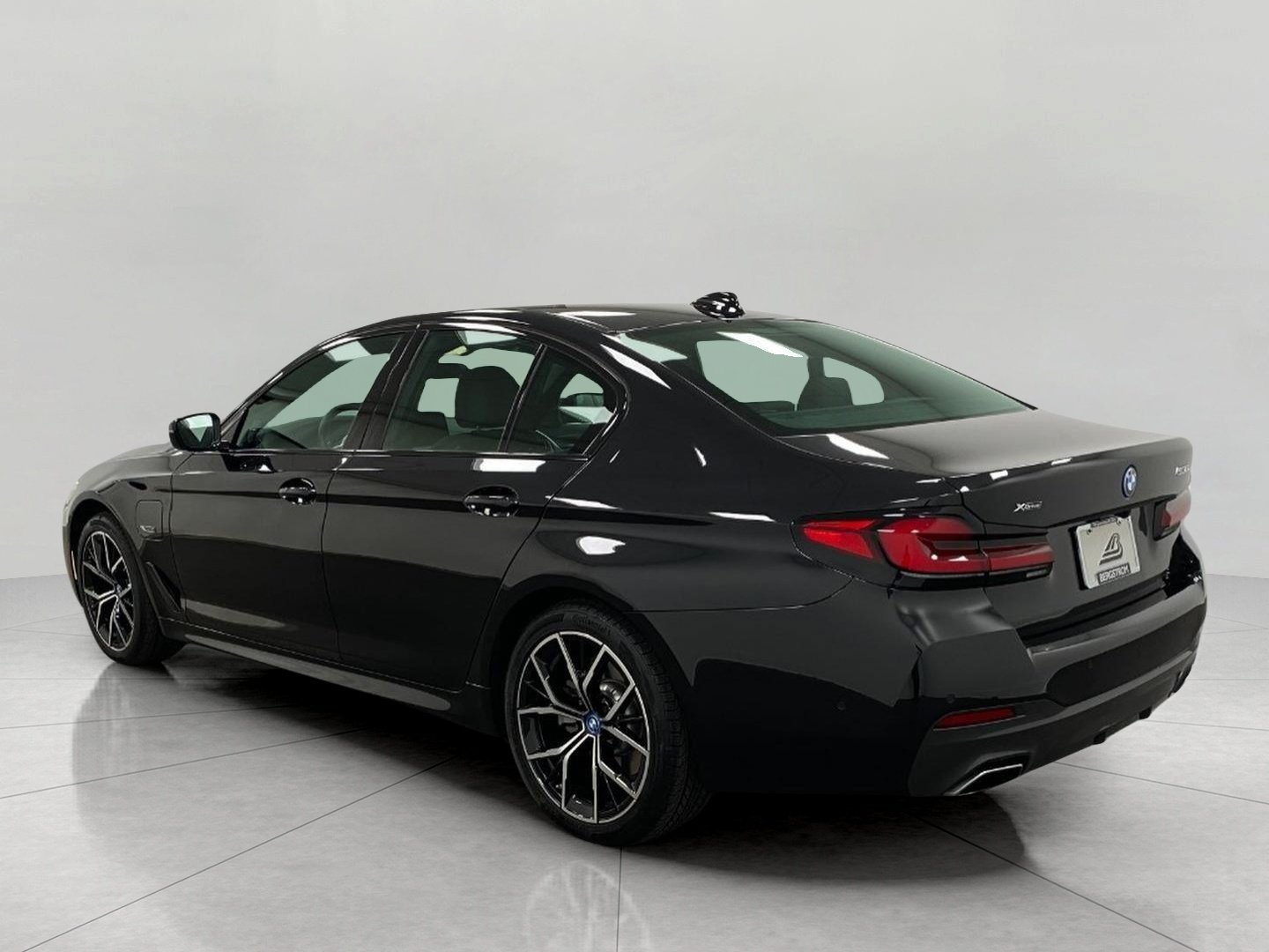 Used 2023 BMW 530e xDrive w/ Executive Package AWD/4WD image 40