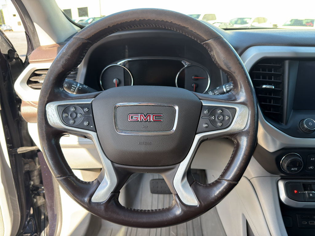 Used 2021 GMC Acadia SLT w/ Technology Package FWD image 11