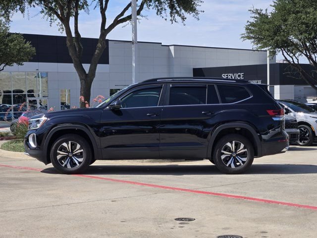 Used 2025 Volkswagen Atlas SE FWD image 4