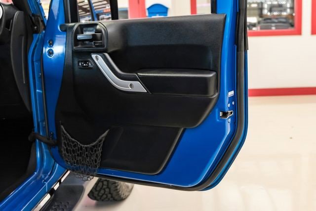 Used 2015 Jeep Wrangler Unlimited Sahara w/ Connectivity Group image 40