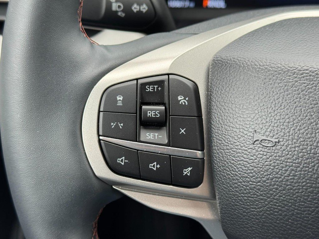 Used 2025 Ford Explorer Active w/ Active Comfort Package AWD/4WD image 17