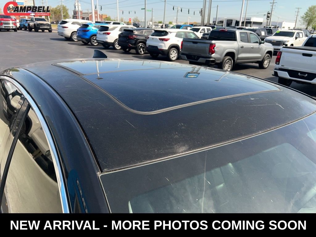 Used 2017 Chevrolet Malibu LT w/ Leather Package image 9