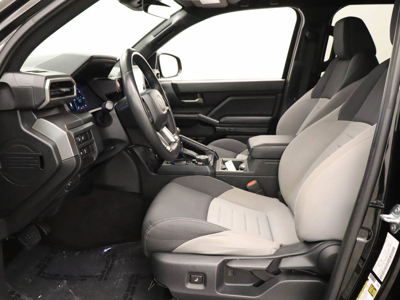 Used 2024 Toyota Tacoma TRD Off-Road AWD/4WD image 17