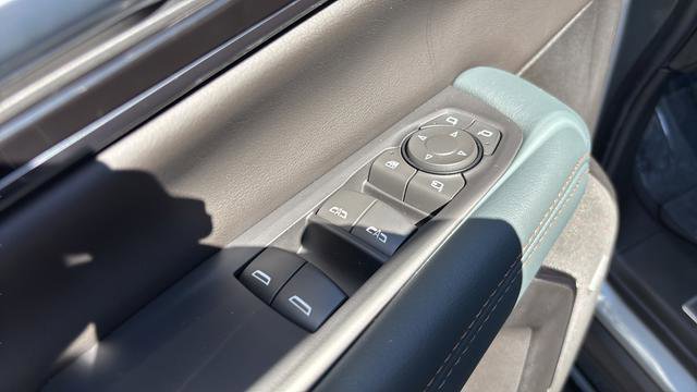 Used 2025 GMC Yukon AT4 w/ AT4 Premium Plus Package AWD/4WD image 11