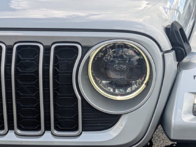 Used 2024 Jeep Wrangler Unlimited Sahara AWD/4WD image 10