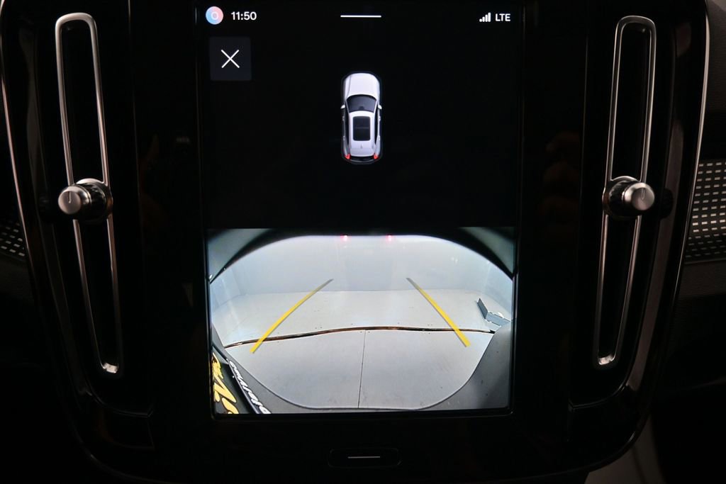 Used 2022 Volvo XC40 P8 Recharge Plus AWD/4WD image 9