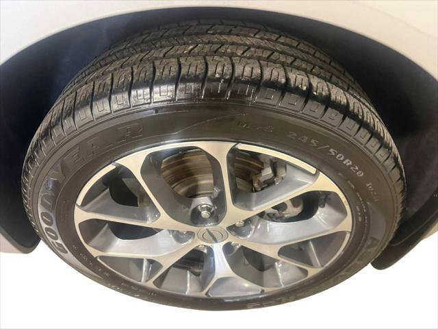 Certified 2021 Chrysler Pacifica Limited AWD/4WD image 9