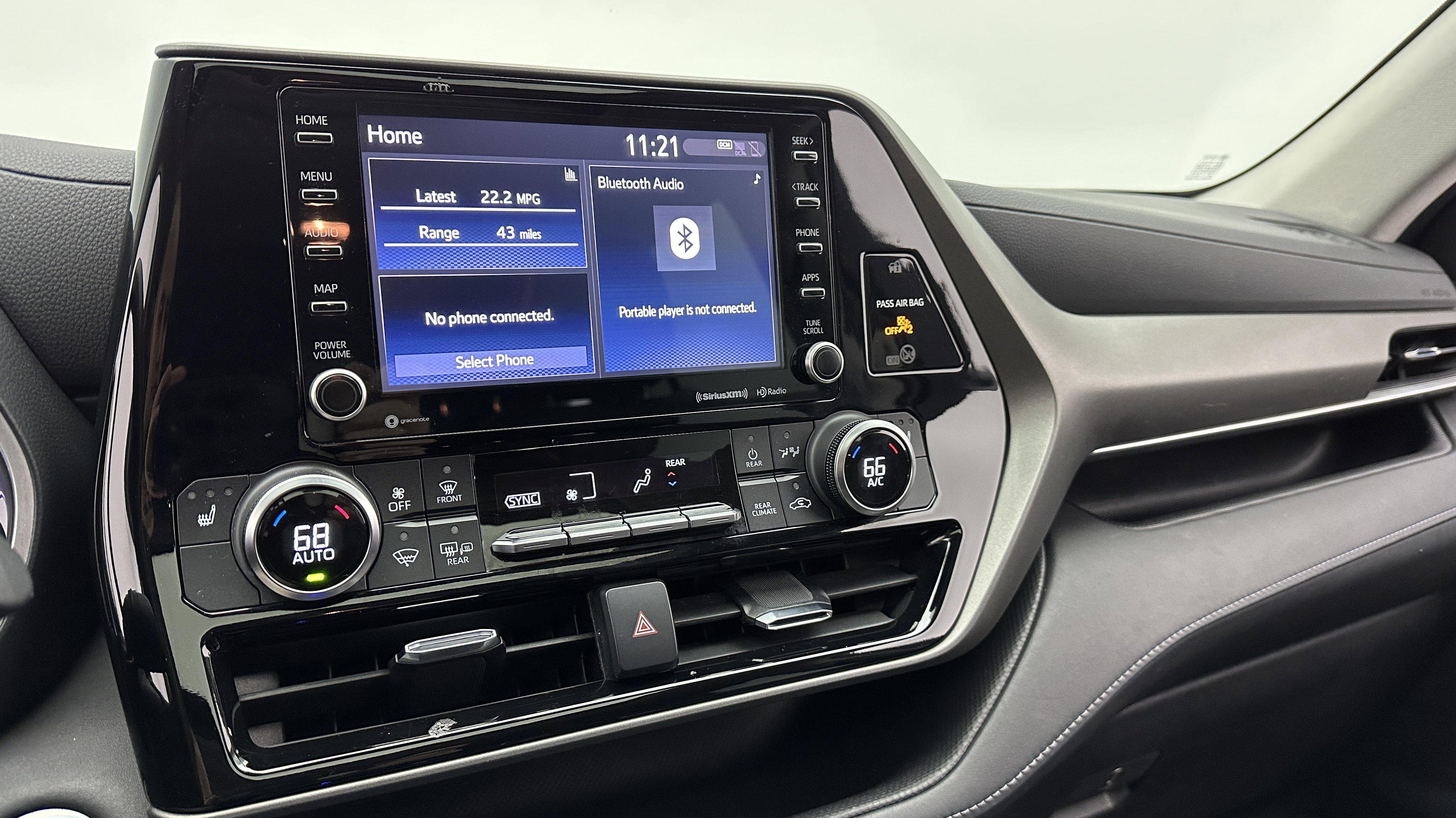 Used 2021 Toyota Highlander XLE image 17