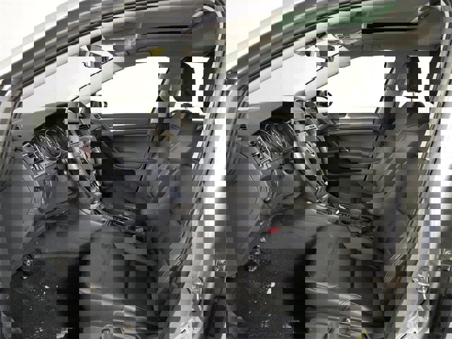 Used 2018 Volkswagen Golf SE image 15