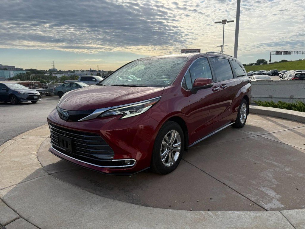 Certified 2023 Toyota Sienna Platinum AWD/4WD image 17