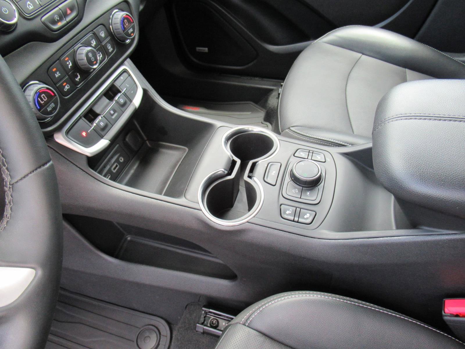 Used 2024 GMC Terrain SLT w/ Infotainment Package II AWD/4WD image 18