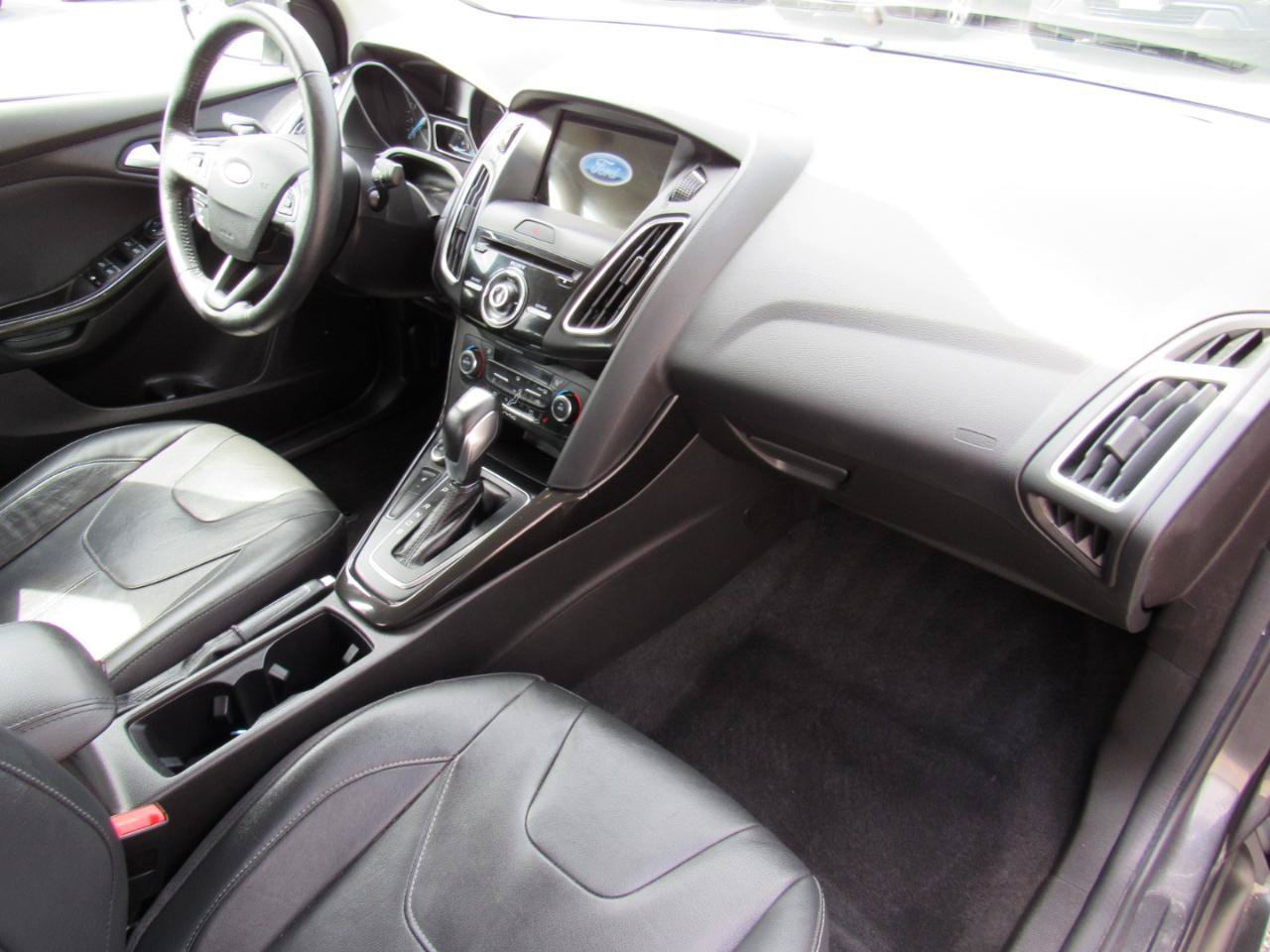 Used 2017 Ford Focus Titanium FWD image 31