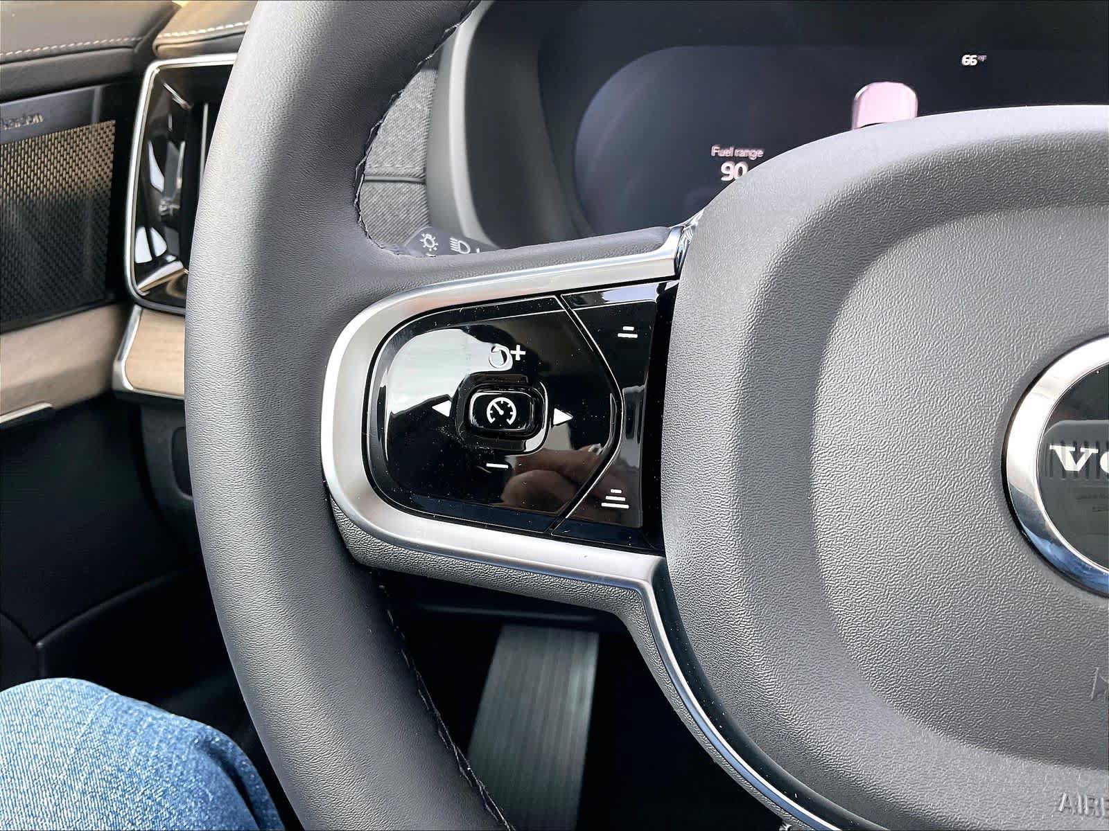New 2027 Volvo XC90 B6 Plus AWD/4WD image 17