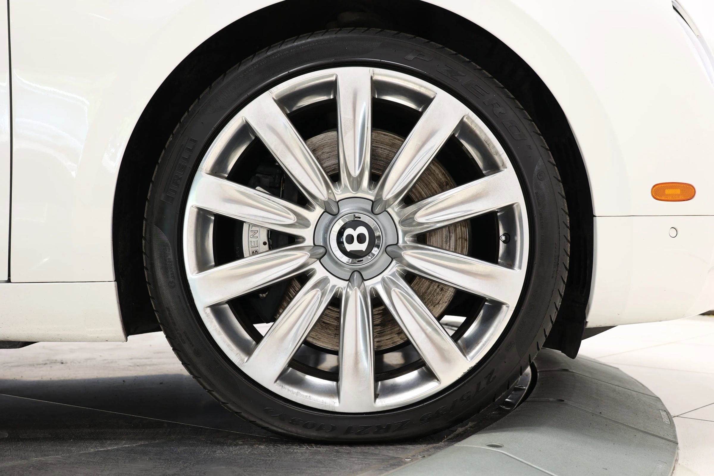 Used 2014 Bentley Flying Spur W12 image 91