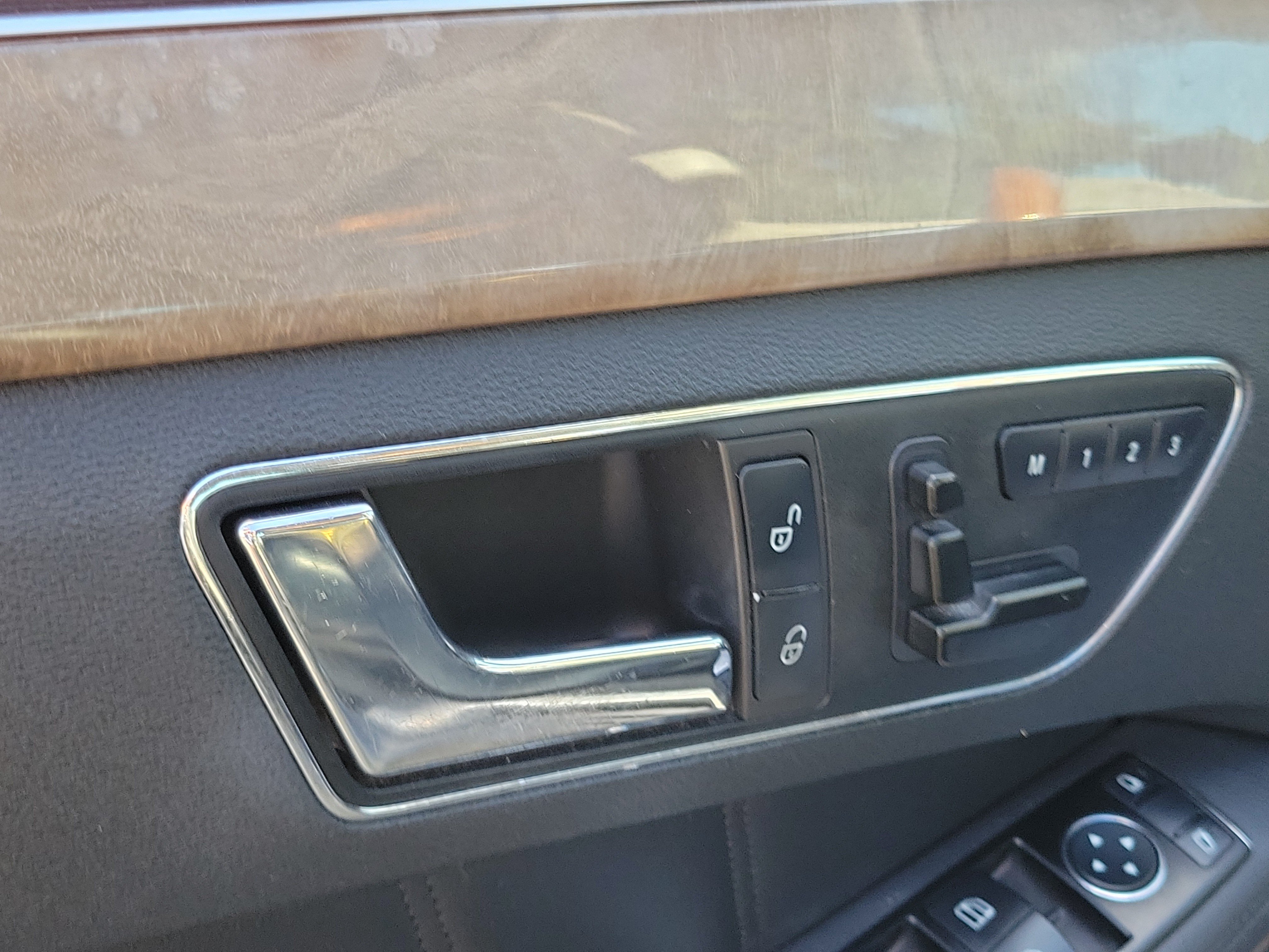 Used 2010 Mercedes-Benz E 350 Sedan image 19