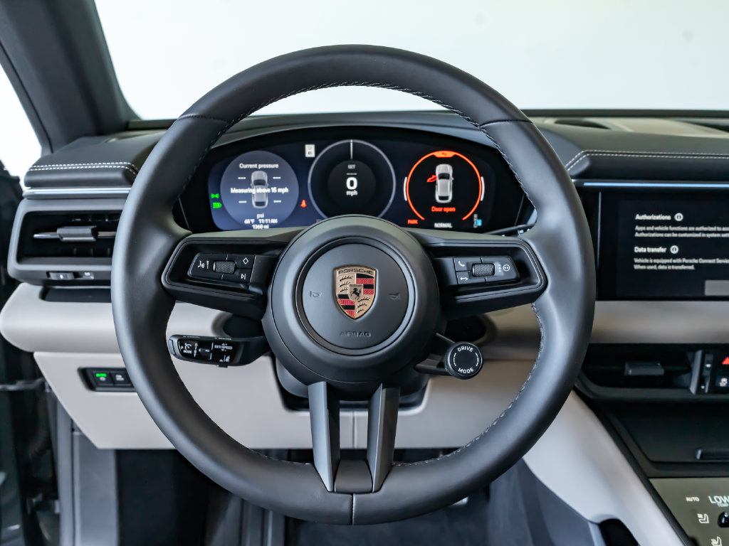 Certified 2025 Porsche Macan 4S Electric AWD/4WD image 16