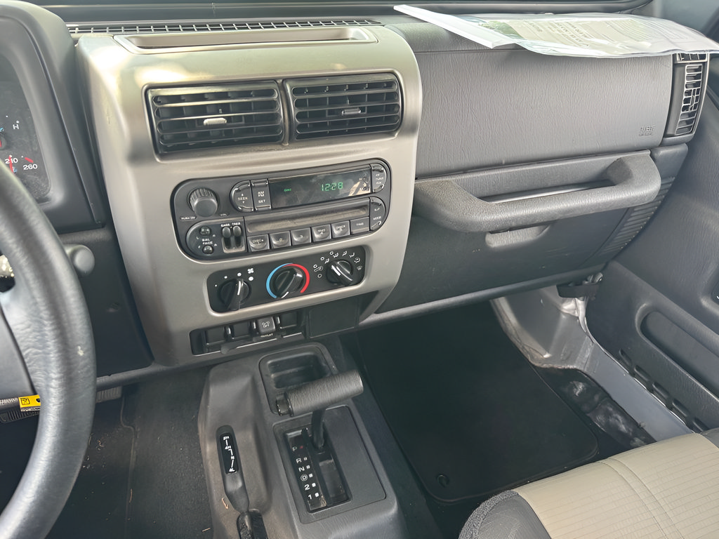Used 2004 Jeep Wrangler X AWD/4WD image 19