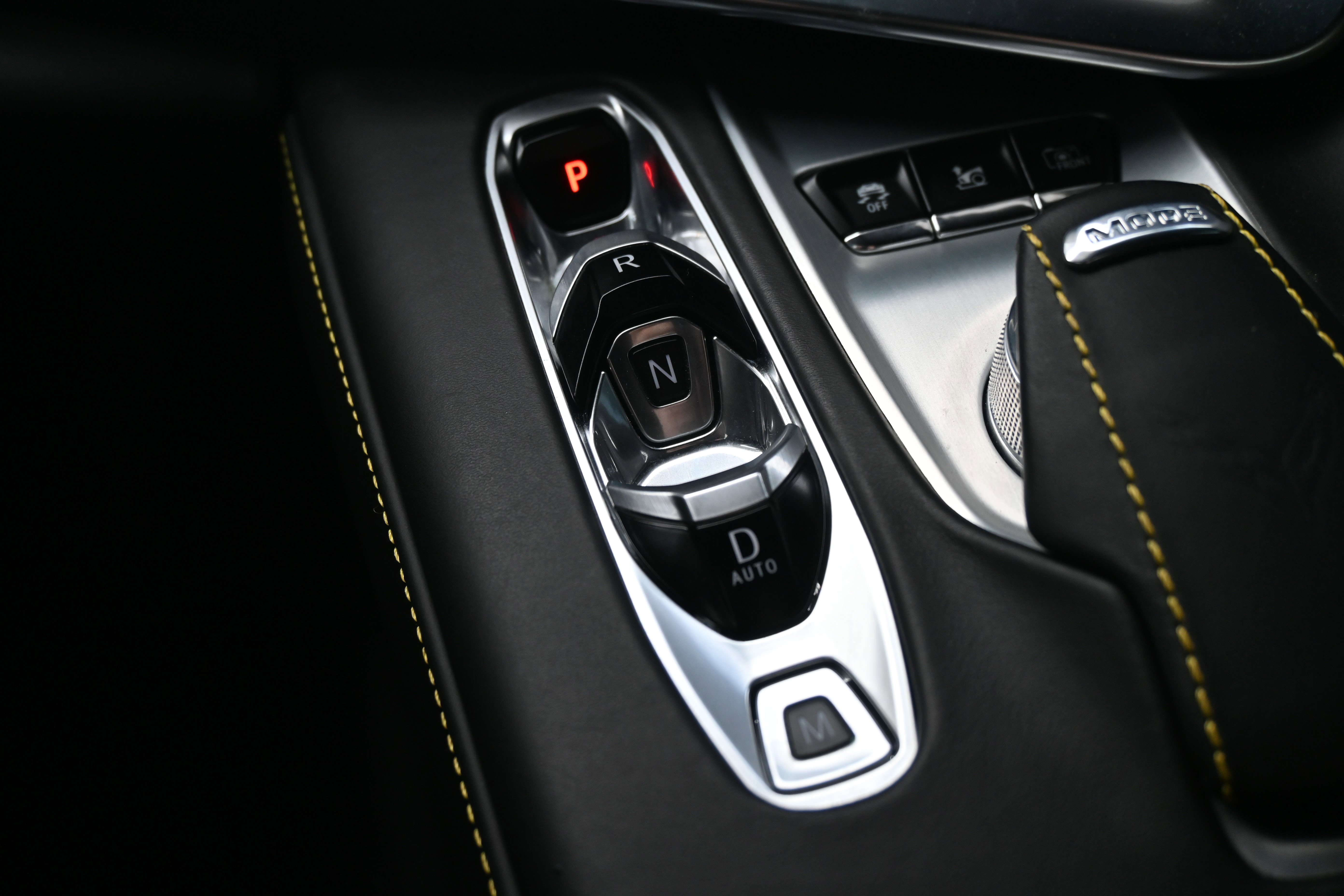 Used 2021 Chevrolet Corvette Stingray Premium Cpe w/ Z51 Performance Package image 17