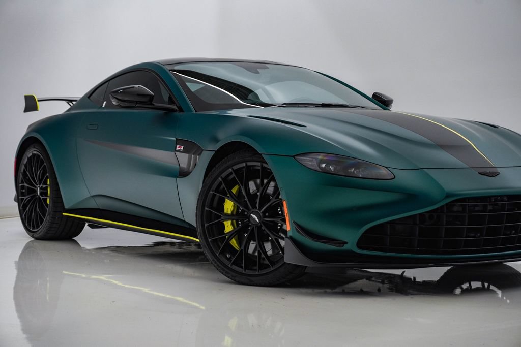 Used 2023 Aston Martin V8 Vantage Coupe RWD image 2