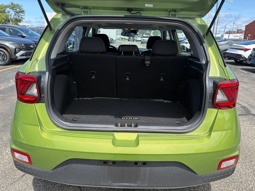 Certified 2024 Hyundai Venue SEL FWD image 11