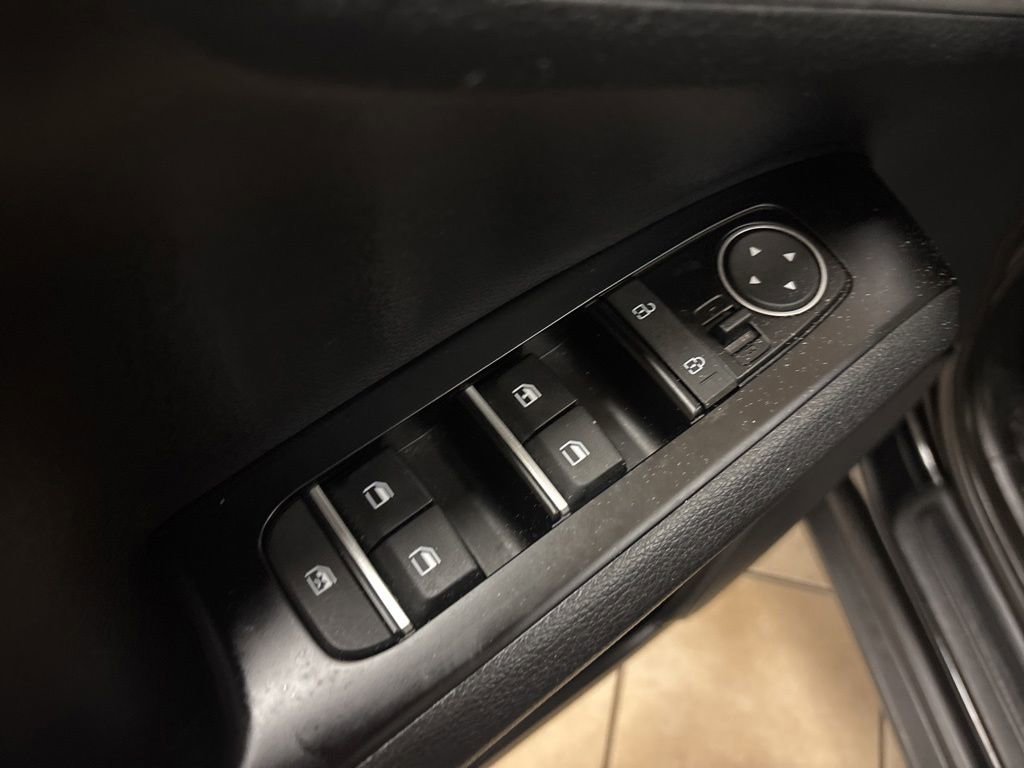 Used 2025 Kia Soul LX FWD image 17
