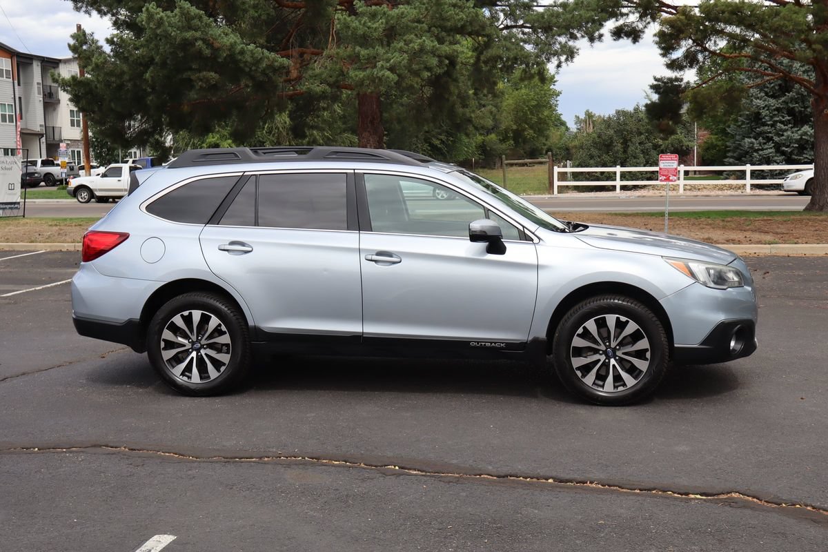 Used 2017 Subaru Outback 3.6R Limited AWD/4WD image 3