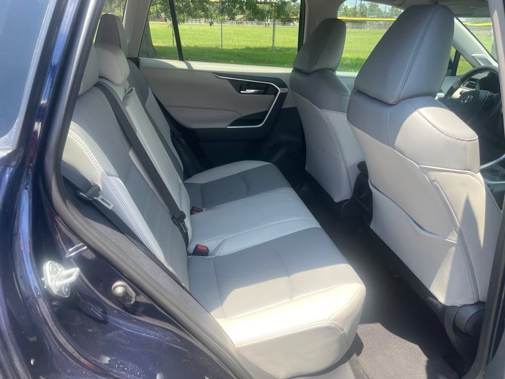 Used 2019 Toyota RAV4 XLE Premium FWD image 15